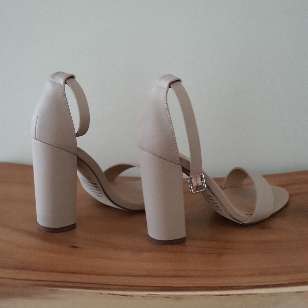 Betts Ollie Block Heels - Picture 9 of 11